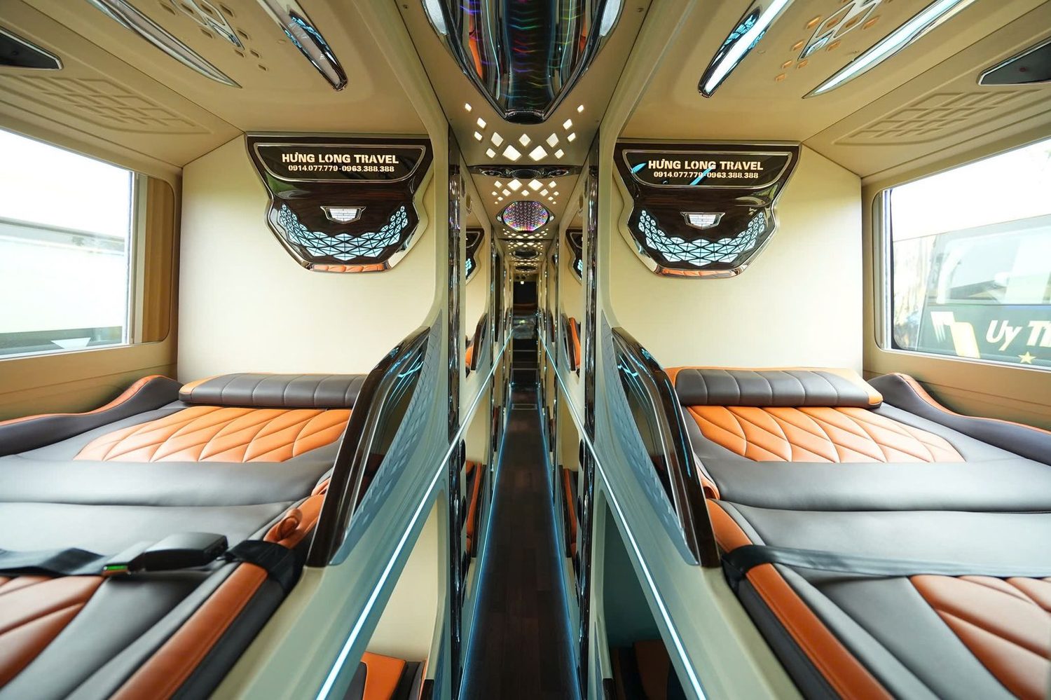 Không gian bên trong VIP Cabin của Xe Hưng Long