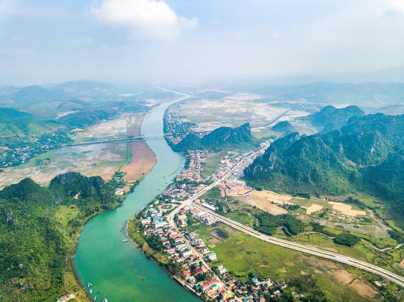 Phong Nha nhìn từ trên cao