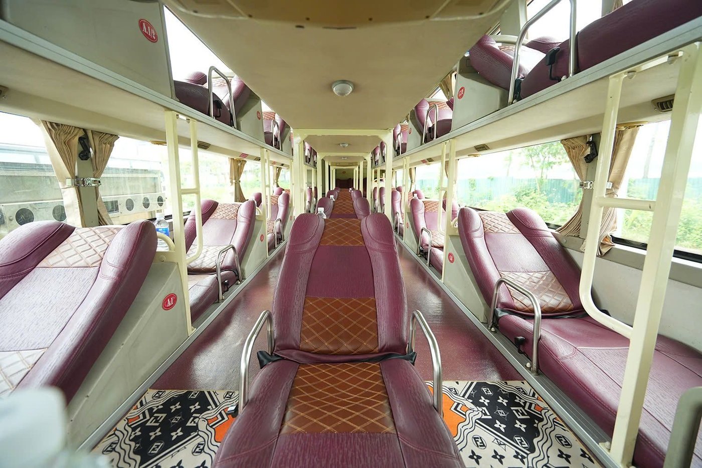 Khoang xe 38–40 giường của Xe Hưng Long