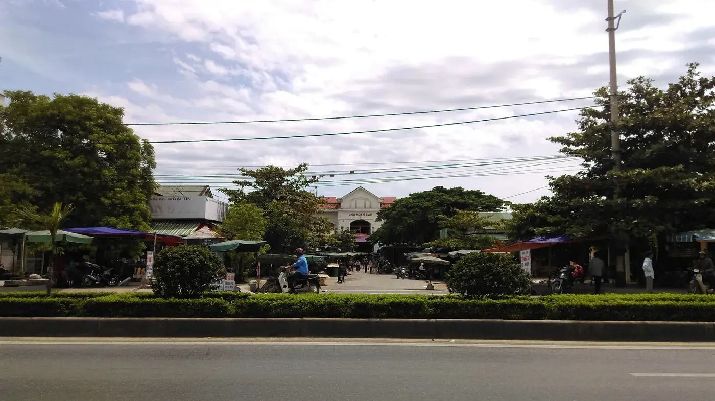 Chợ Hoàn Lão tại khu vực trung tâm