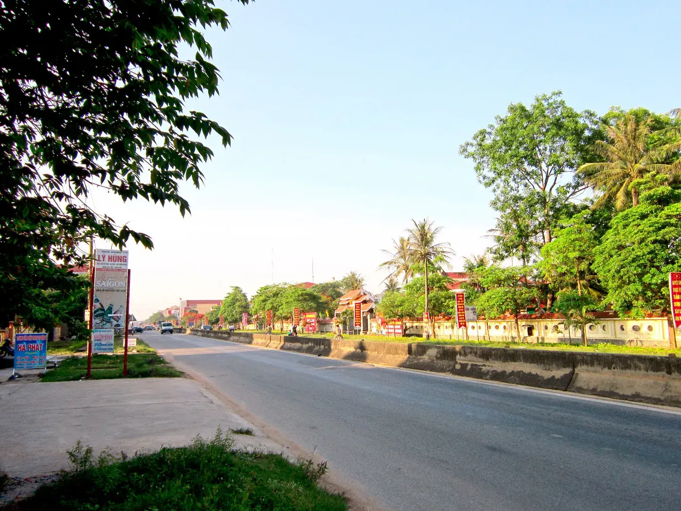 Quốc lộ 1A qua khu vực Hoàn Lão