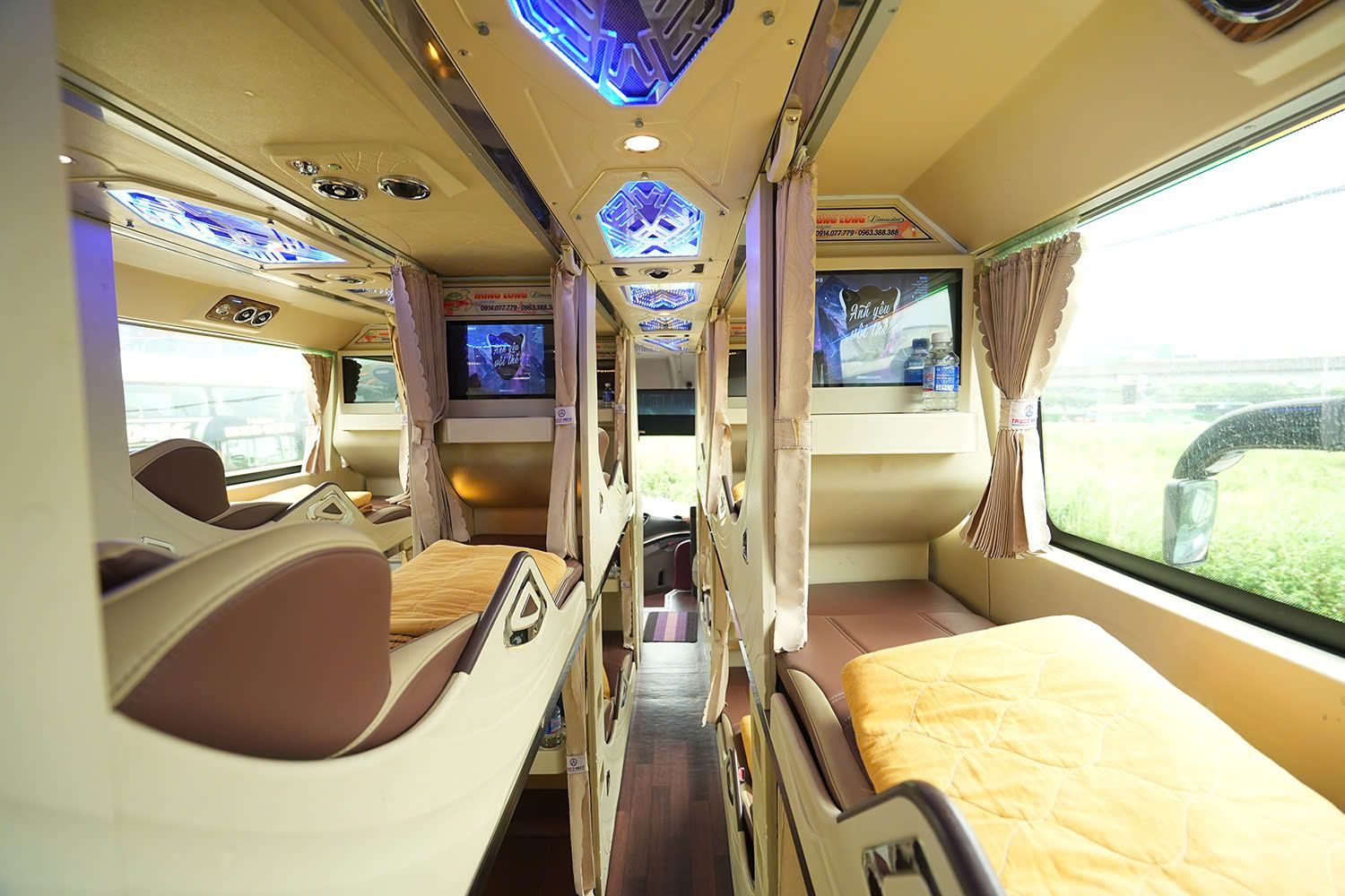 Không gian dòng Luxury với rèm che tại từng vị trí nằm